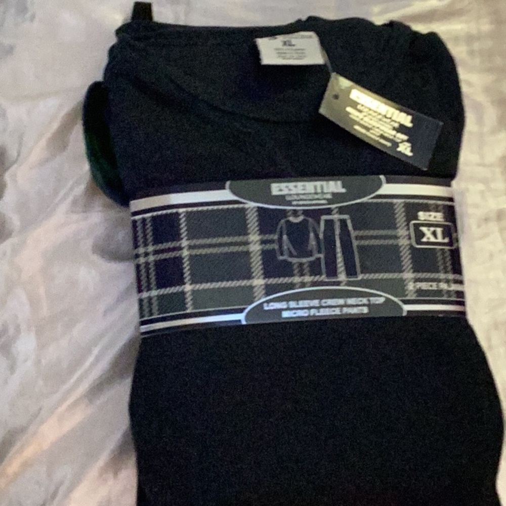 😎 NWT Essential Loungewear Size XLarge Top & Fleece Pants Brand New With Tags 😎